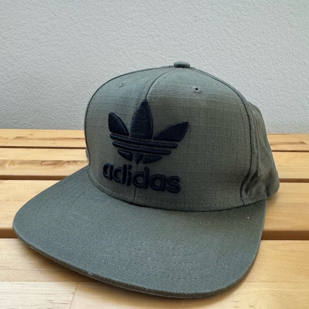 2016 Adidas‎ Classic Olive Green Trefoil SnapBack Cap, size OS